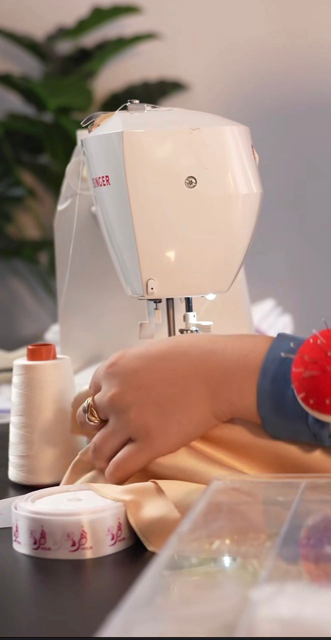 Nouage de ruban sur tissu